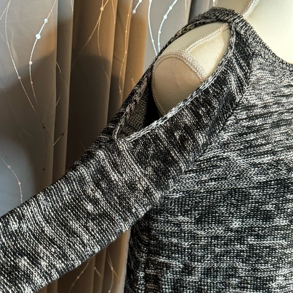 Tinley Sweater Size Small - Picture 5 of 12